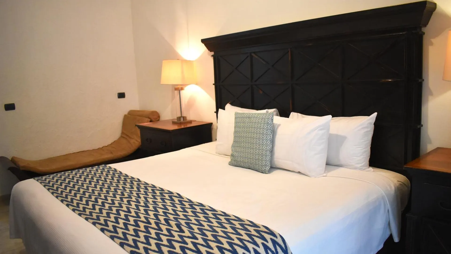 Hacienda Paradise Hotel Playa del Carmen 4*,
